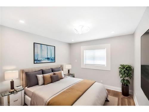 1-225 West Avenue N, Hamilton, ON - Indoor Photo Showing Bedroom