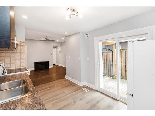 1-225 West Avenue N, Hamilton, ON - Indoor Photo Showing Kitchen With Double Sink