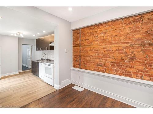 1-225 West Avenue N, Hamilton, ON - Indoor Photo Showing Kitchen