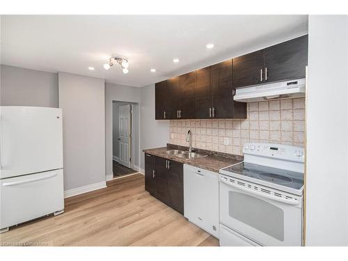 1-225 West Avenue N, Hamilton, ON - Indoor Photo Showing Kitchen