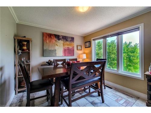 8-5090 Fairview Street, Burlington, ON - Indoor Photo Showing Dining Room