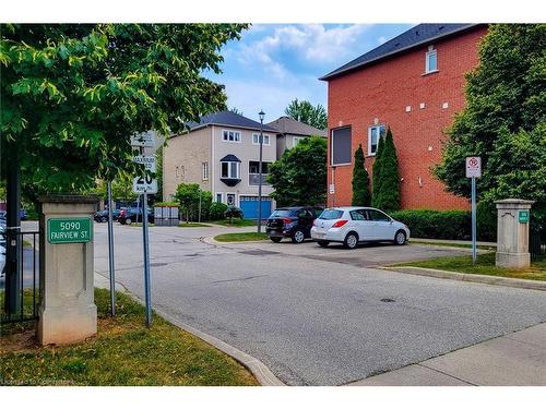 8-5090 Fairview Street, Burlington, ON - Outdoor