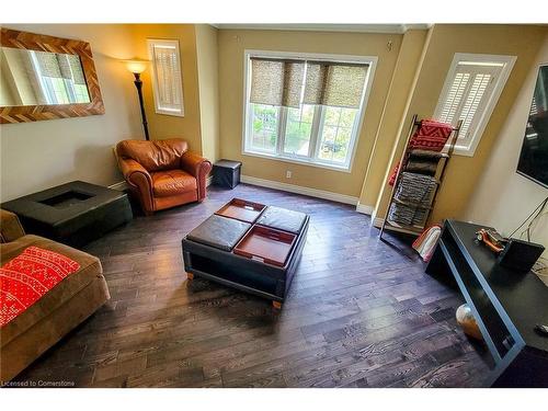 8-5090 Fairview Street, Burlington, ON - Indoor Photo Showing Living Room