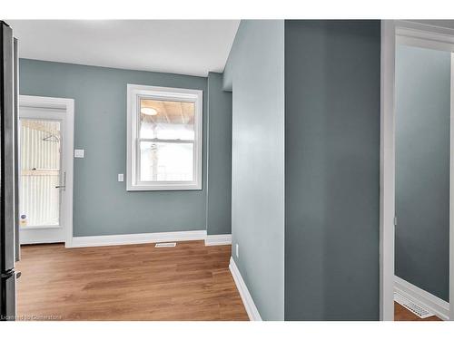 33 Shaw Street, Hamilton, ON - Indoor Photo Showing Other Room