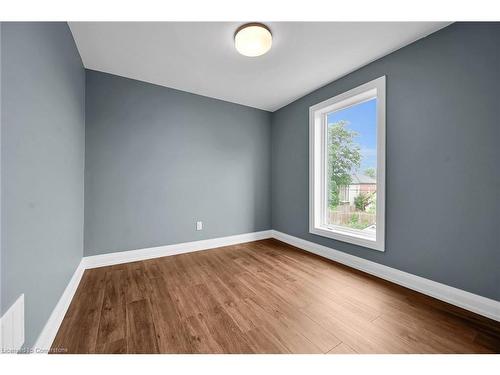 33 Shaw Street, Hamilton, ON - Indoor Photo Showing Other Room