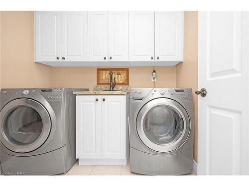 5 Dunrobin Drive, Caledonia, ON - Indoor Photo Showing Laundry Room