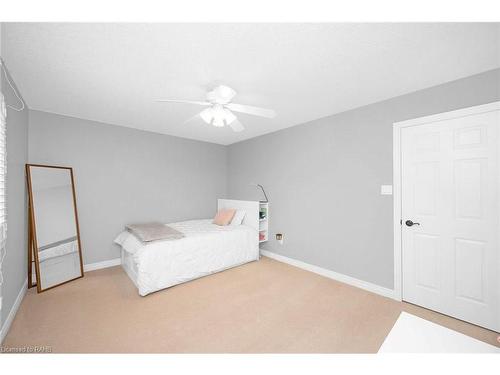 5 Dunrobin Drive, Caledonia, ON - Indoor Photo Showing Bedroom