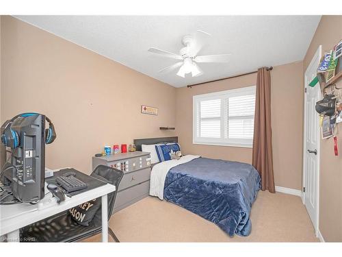 5 Dunrobin Drive, Caledonia, ON - Indoor Photo Showing Bedroom