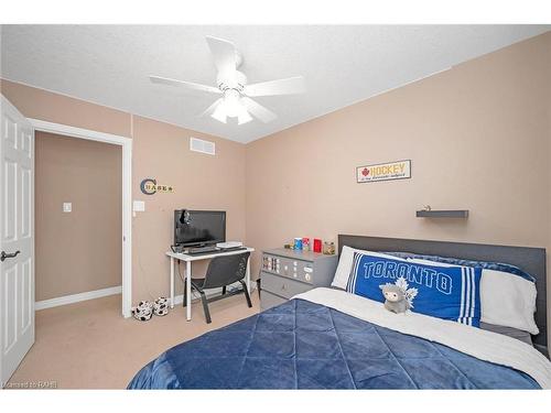 5 Dunrobin Drive, Caledonia, ON - Indoor Photo Showing Bedroom