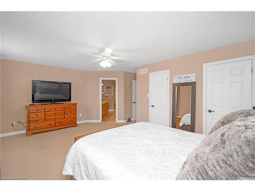 5 Dunrobin Drive, Caledonia, ON - Indoor Photo Showing Bedroom