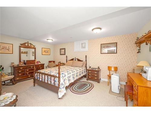 5 Dunrobin Drive, Caledonia, ON - Indoor Photo Showing Bedroom