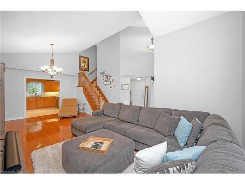 5 Dunrobin Drive, Caledonia, ON - Indoor Photo Showing Living Room