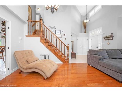 5 Dunrobin Drive, Caledonia, ON - Indoor Photo Showing Living Room