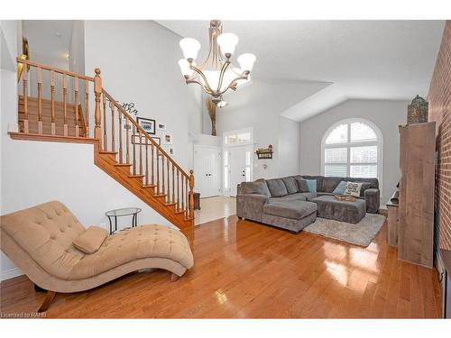 5 Dunrobin Drive, Caledonia, ON - Indoor Photo Showing Living Room