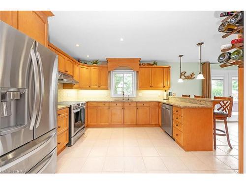 5 Dunrobin Drive, Caledonia, ON - Indoor Photo Showing Kitchen