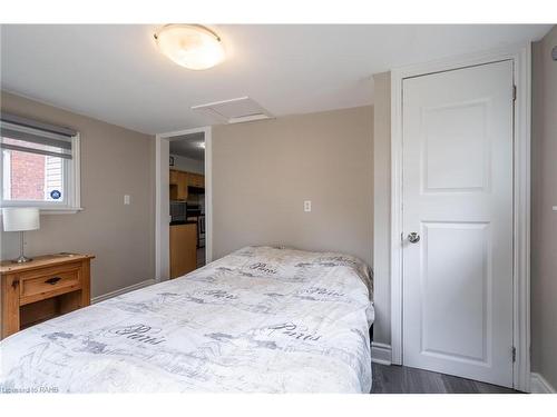 308 Dalhousie Street, Brantford, ON - Indoor Photo Showing Bedroom