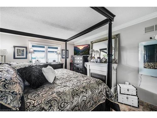 491-493 Dewitt Road, Stoney Creek, ON - Indoor Photo Showing Bedroom