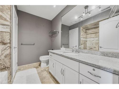 491-493 Dewitt Road, Stoney Creek, ON - Indoor Photo Showing Bathroom