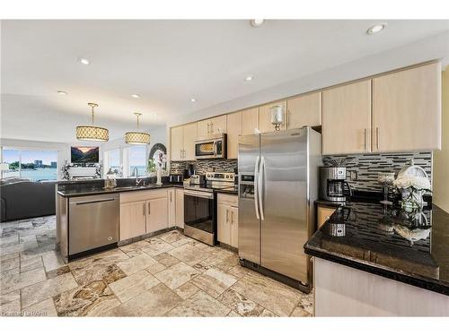 491-493 Dewitt Road, Stoney Creek, ON - Indoor Photo Showing Kitchen