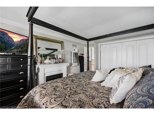 491-493 Dewitt Road, Stoney Creek, ON - Indoor Photo Showing Bedroom