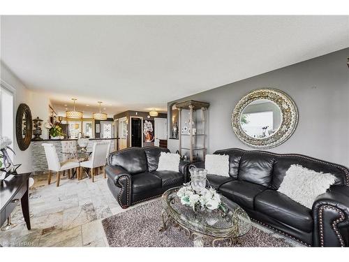 491-493 Dewitt Road, Stoney Creek, ON - Indoor Photo Showing Living Room