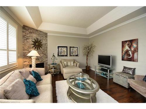 21 Greentrail Drive, Mount Hope, ON - Indoor Photo Showing Living Room