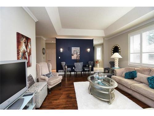 21 Greentrail Drive, Mount Hope, ON - Indoor Photo Showing Living Room