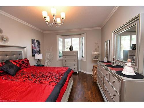 21 Greentrail Drive, Mount Hope, ON - Indoor Photo Showing Bedroom