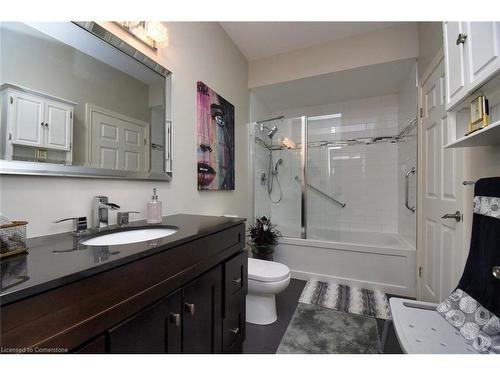 21 Greentrail Drive, Mount Hope, ON - Indoor Photo Showing Bathroom