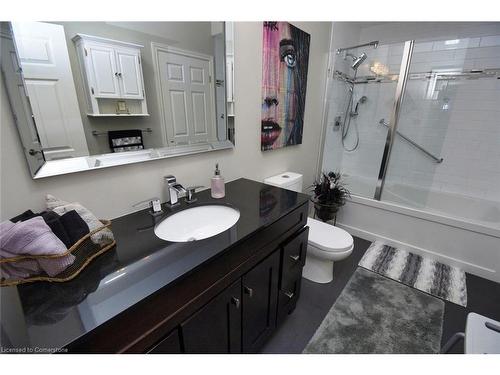 21 Greentrail Drive, Mount Hope, ON - Indoor Photo Showing Bathroom