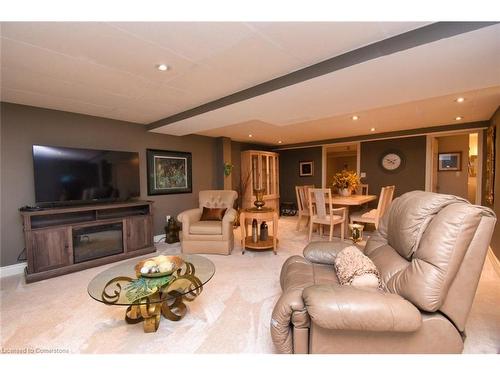 21 Greentrail Drive, Mount Hope, ON - Indoor Photo Showing Living Room