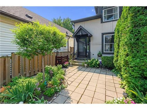 3-23 Macaulay Street W, Hamilton, ON - Outdoor