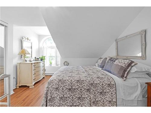 3-23 Macaulay Street W, Hamilton, ON - Indoor Photo Showing Bedroom