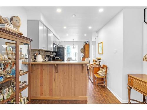 3-23 Macaulay Street W, Hamilton, ON - Indoor Photo Showing Kitchen