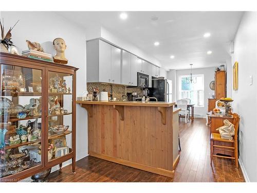 3-23 Macaulay Street W, Hamilton, ON - Indoor Photo Showing Kitchen