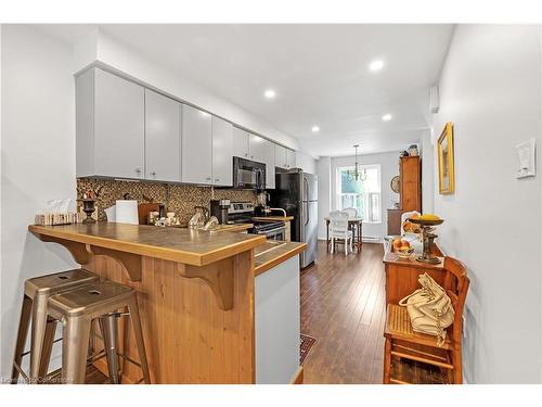 3-23 Macaulay Street W, Hamilton, ON - Indoor Photo Showing Kitchen