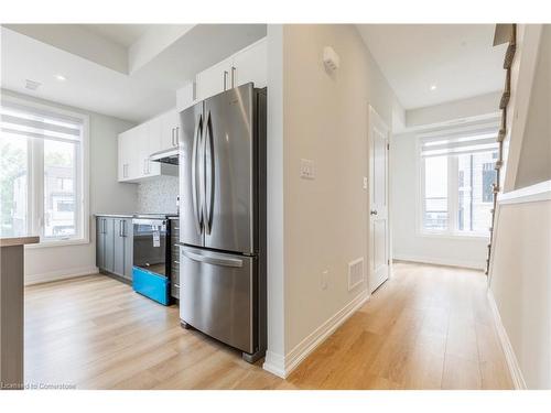 201-280 Equestrian Way, Cambridge, ON - Indoor Photo Showing Kitchen