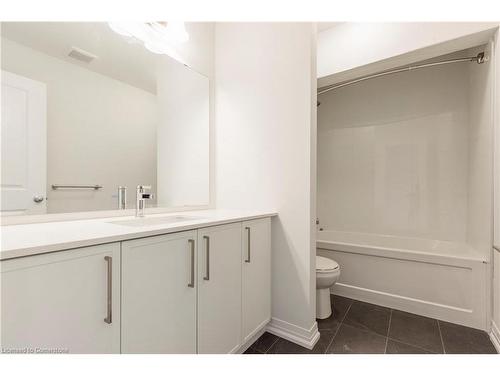 201-280 Equestrian Way, Cambridge, ON - Indoor Photo Showing Bathroom