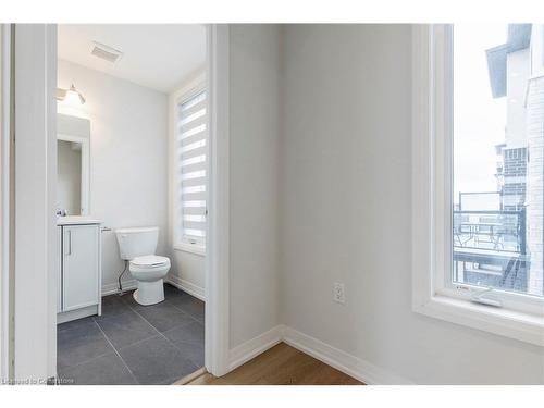 201-280 Equestrian Way, Cambridge, ON - Indoor Photo Showing Bathroom