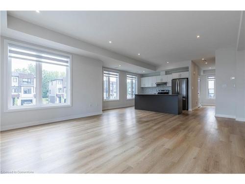 201-280 Equestrian Way, Cambridge, ON - Indoor Photo Showing Living Room