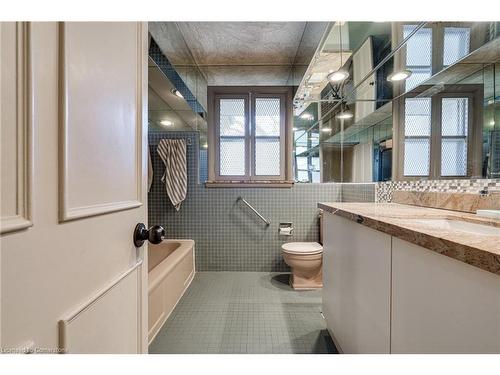 23 West Park Avenue, Hamilton, ON - Indoor Photo Showing Bathroom