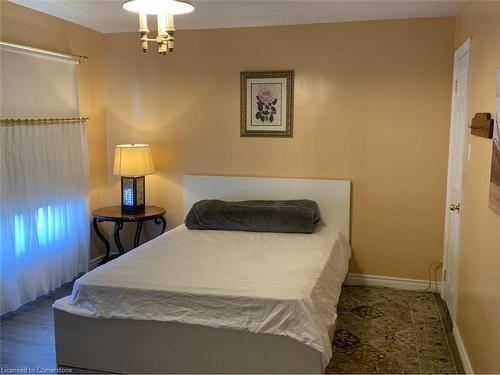 23 West Park Avenue, Hamilton, ON - Indoor Photo Showing Bedroom