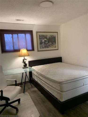 23 West Park Avenue, Hamilton, ON - Indoor Photo Showing Bedroom