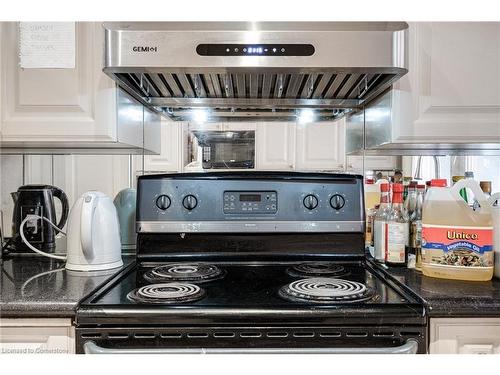 23 West Park Avenue, Hamilton, ON - Indoor Photo Showing Kitchen