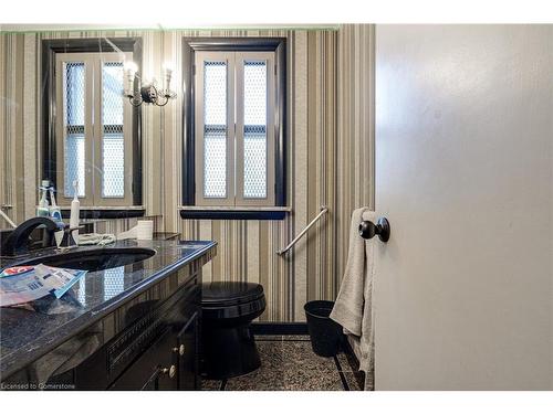 23 West Park Avenue, Hamilton, ON - Indoor Photo Showing Bathroom