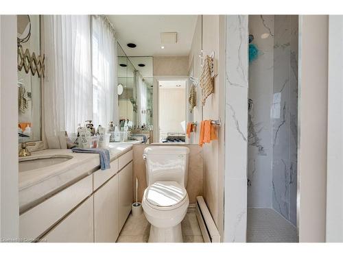 23 West Park Avenue, Hamilton, ON - Indoor Photo Showing Bathroom