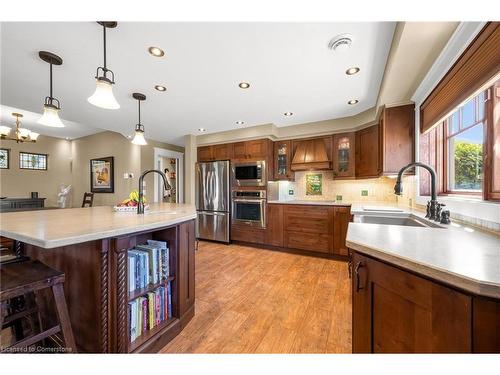 331 Russ Road, Grimsby, ON - Indoor Photo Showing Kitchen With Upgraded Kitchen