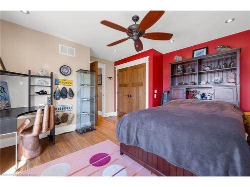 331 Russ Road, Grimsby, ON - Indoor Photo Showing Bedroom