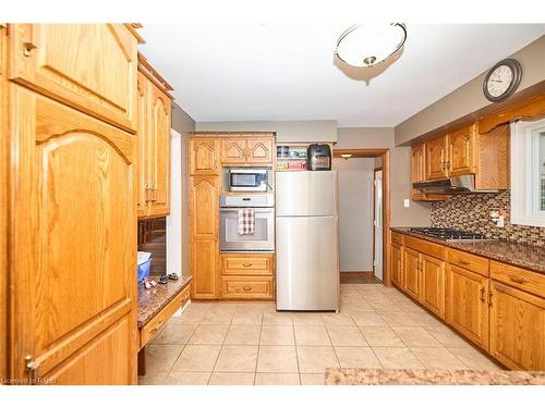 79 Wellbrook Boulevard, Welland, ON - Indoor Photo Showing Kitchen