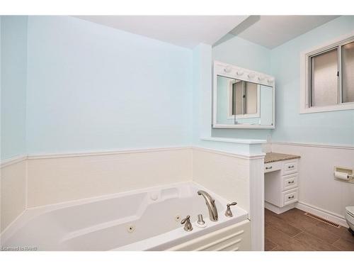 79 Wellbrook Boulevard, Welland, ON - Indoor Photo Showing Bathroom